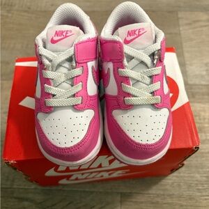 Nike Kids Sneakers in Pink and White Dunks